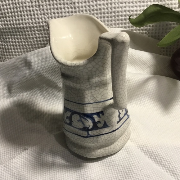 🐇Dedham Pottery~Potting Shed~RARE DESIGN~Milk Pitcher Blue Rabbit 5.5” tall🐇 - Picture 3 of 11